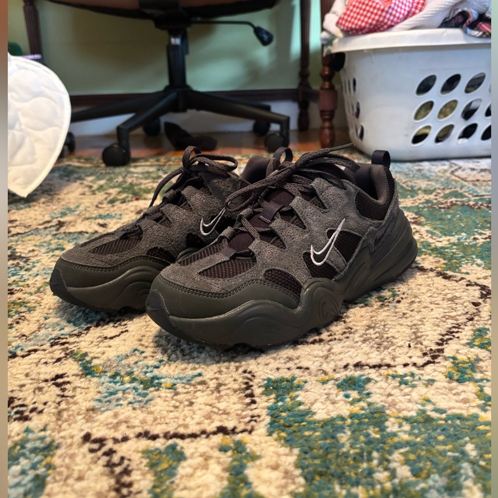 Nike Tech Hera Sneakers (like new)